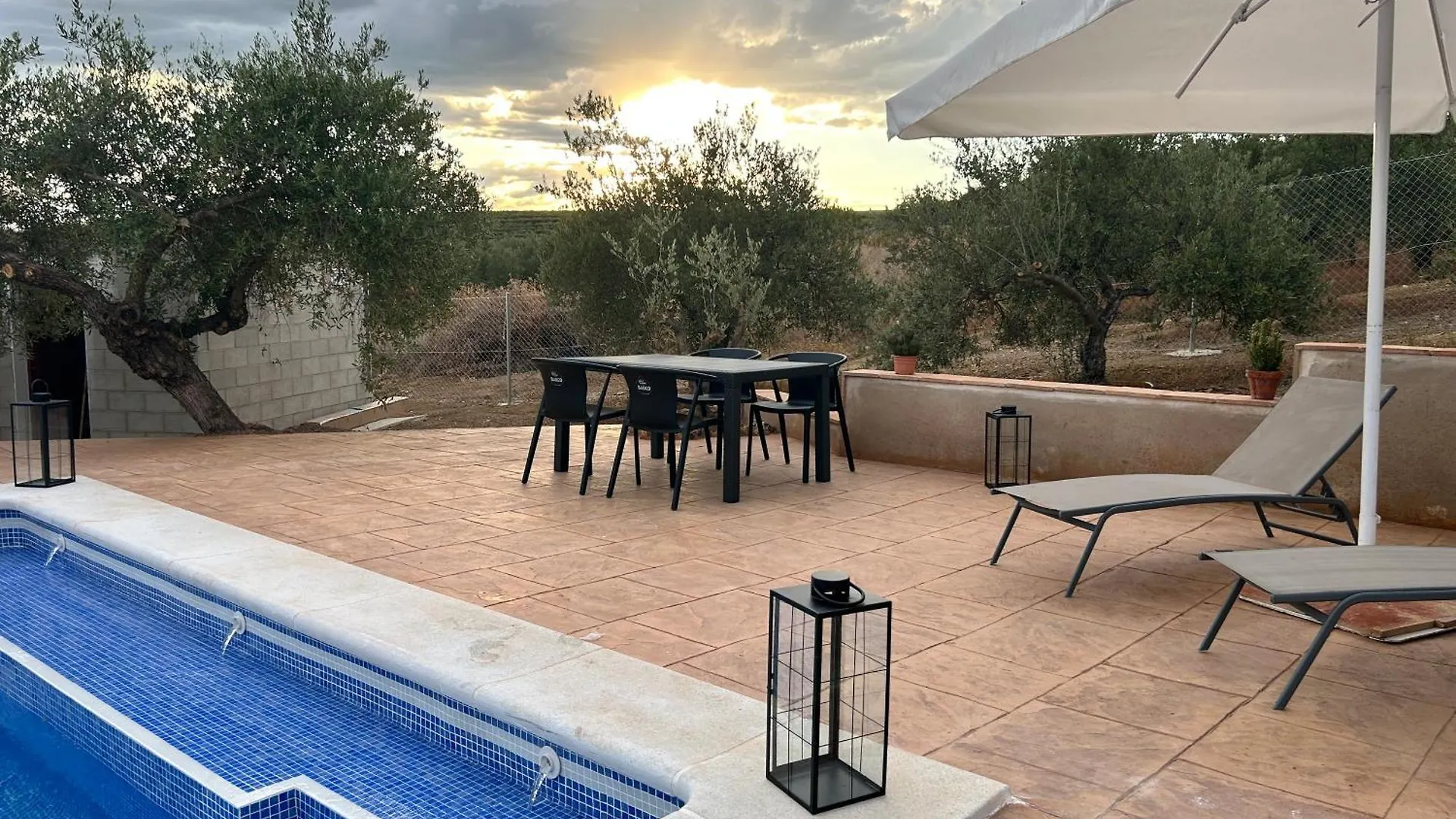 Casa Caraza. Un Olivar Con Vistas Al Castillo De Juego De Tronos Almodóvar del Río إسبانيا